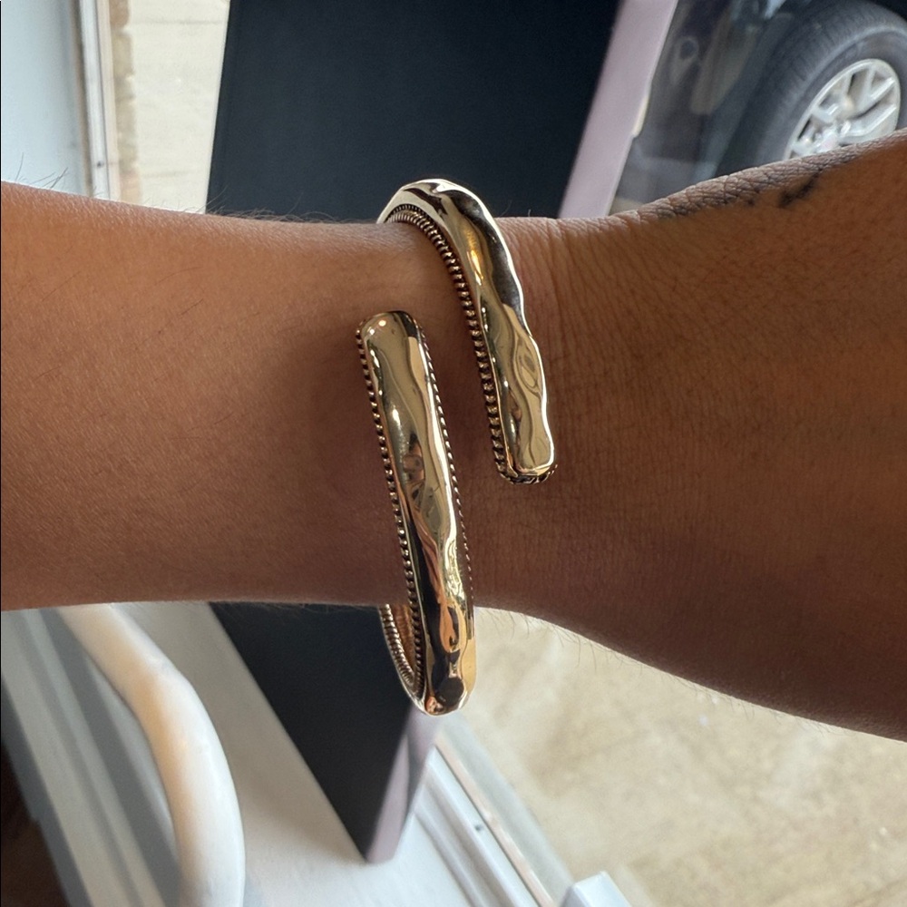 Elegant Gold Snake Bracelet